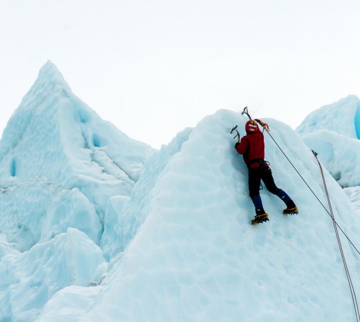 climbing a mountain is a goal