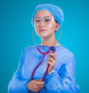 surgical-technican-in-blue-operating-gown