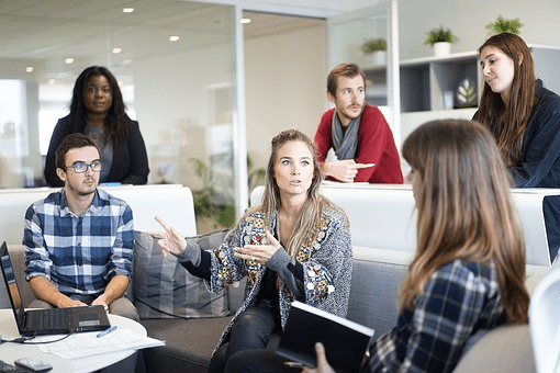effective communication rules people in an employee meeting