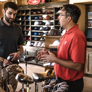 employee in retail store find fulfilling work