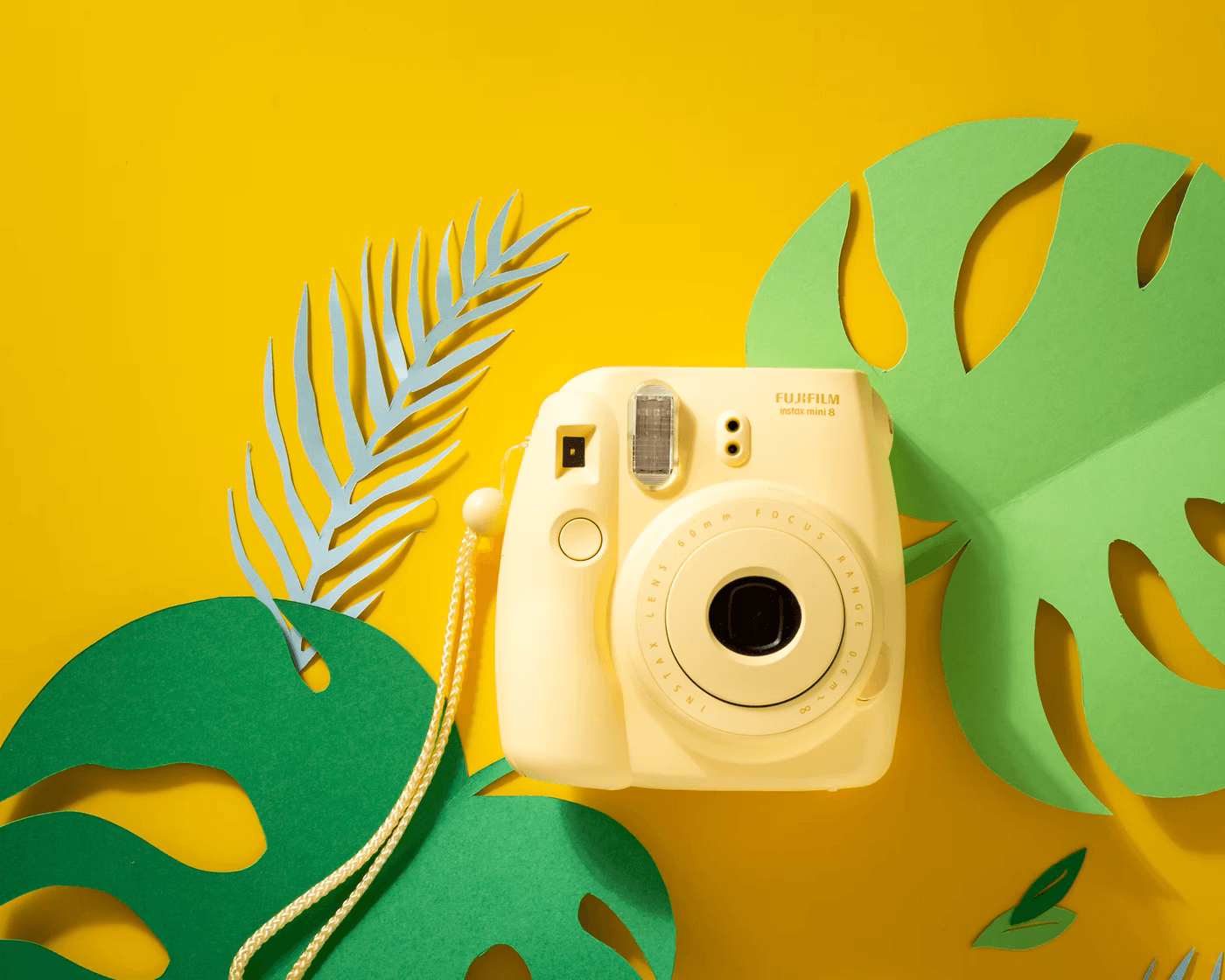 yellow camera om yellow background product idea