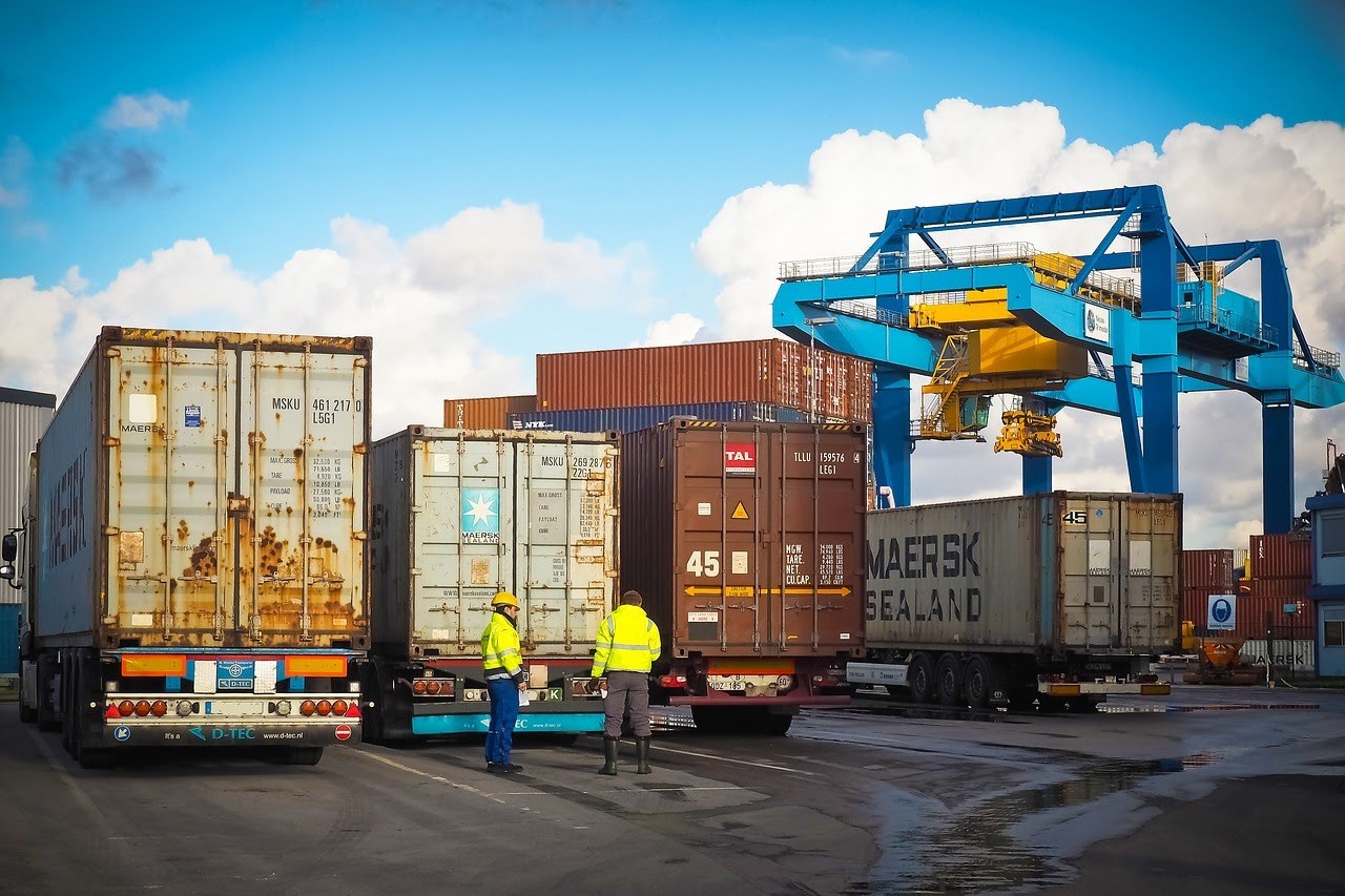 container-container-port-port business logistics costs