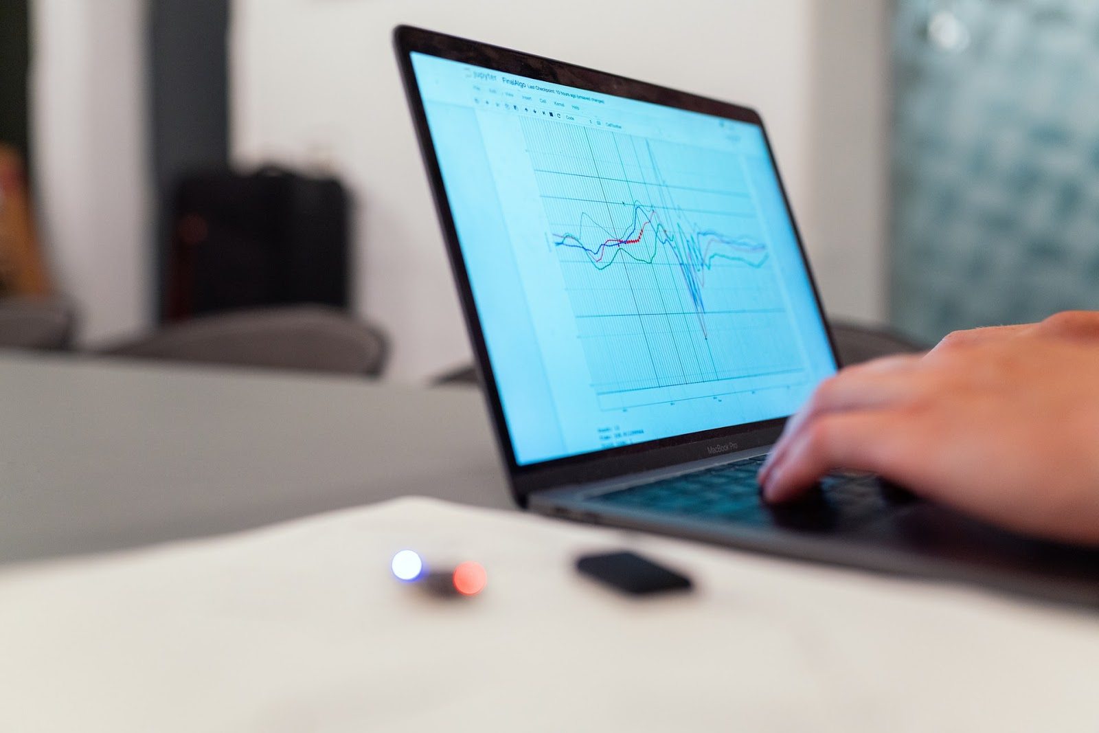 graph-on-laptop-screen-how to use technology for your business